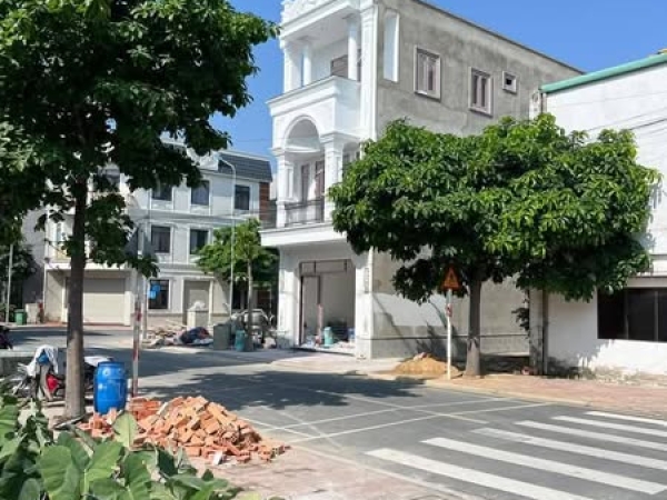 Bán Nhà Gần Vincom ngã tư 550 TP Dĩ An Bình Dương